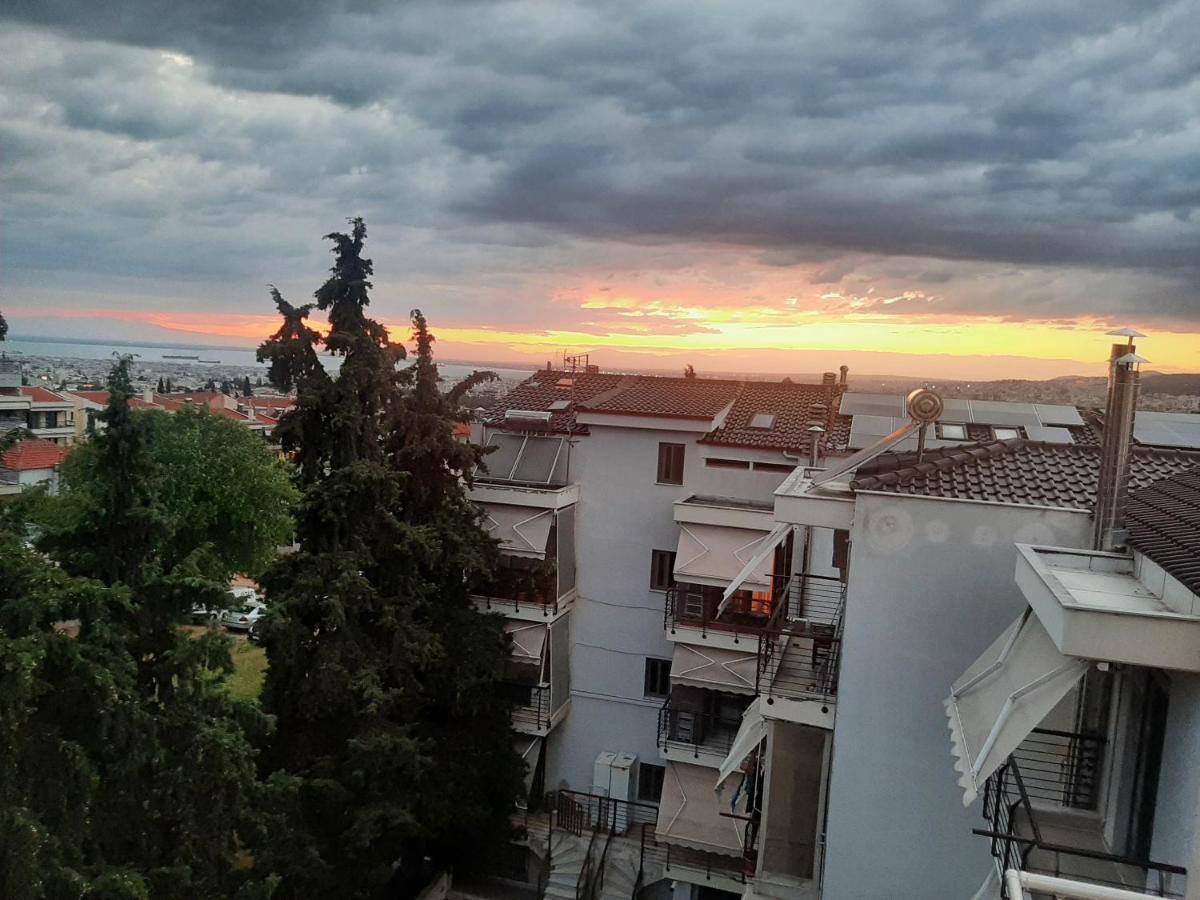 Όμορφο Διαμέρισμα- Σοφίτα Με Υπέροχη Θεα Thessaloniki Exterior photo