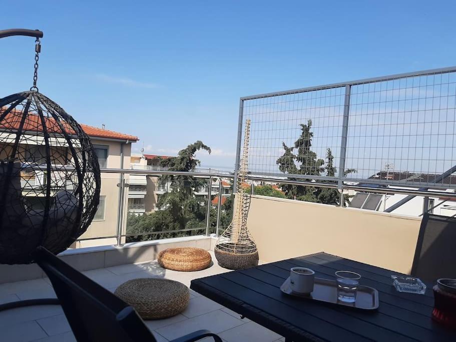 Όμορφο Διαμέρισμα- Σοφίτα Με Υπέροχη Θεα Thessaloniki Exterior photo